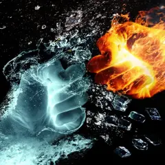 Poing de glace et poing de feu s'affrontent, illustrant pourquoi l'eau éteint le feu. L'eau absorbe la chaleur, le feu s'éteint.