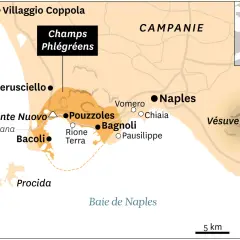 Carte de la Campanie montrant Naples, le Vésuve et les Champs Phlégréens, zone volcanique active. Le danger des Champs Phlégréens est souligné.