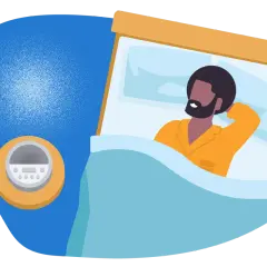 Un homme dort paisiblement, bercé par le bruit blanc d'un appareil. Une aide pour le sommeil, expliquant le bruit blanc définition.