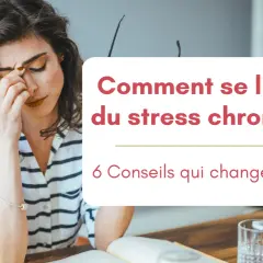 Femme fatiguée, le doigt sur le front, cherchant un traitement pour le stress chronique. "Comment se libérer du stress chronique ? 6 Conseils qui changent tout !