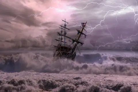 Un voilier lutte contre une tempête violente, des éclairs illuminent le ciel et un feu de Saint-Elme semble danser sur les mâts.