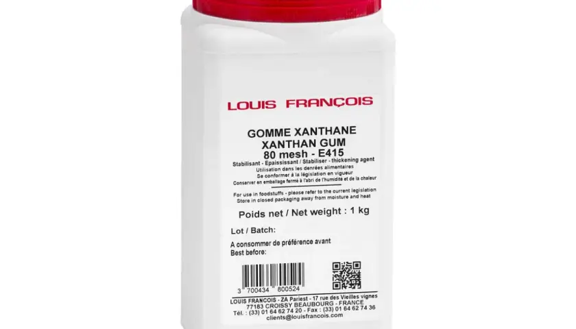 Bocal de gomme xanthane Louis François. Bien que la gomme xanthane ne présente pas de danger particulier, il est conseillé de la conserver à l'abri de l'humidité.