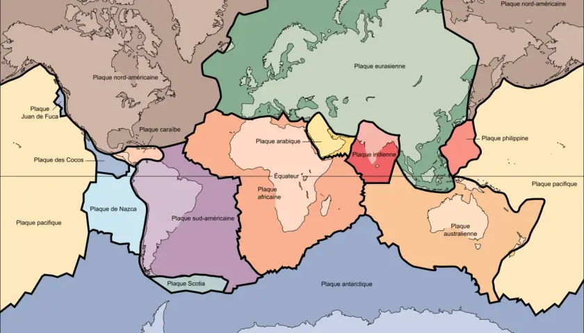Carte des plaques tectoniques, illustrant la plaque nord-américaine, eurasienne, africaine, etc. La plaque lithosphérique définition est ici visuelle.