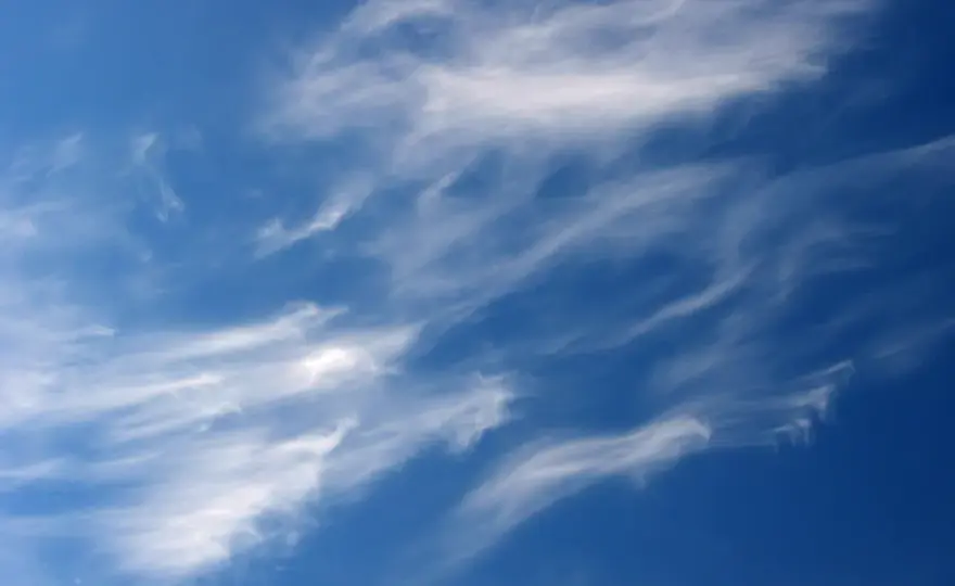 Ciel bleu et nuages - Lisez la météo comme un pro