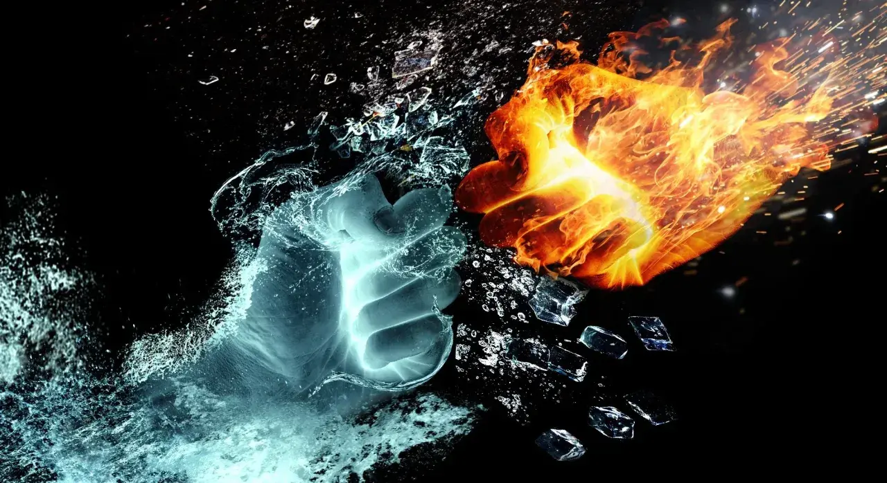 Poing de glace et poing de feu s'affrontent, illustrant pourquoi l'eau éteint le feu. L'eau absorbe la chaleur, le feu s'éteint.